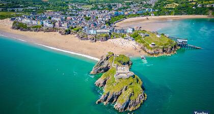Pine Lodge, Holiday Home Wisemans Bridge, Pembrokeshire, Sleeps 12, 5 bedrooms, bathrooms