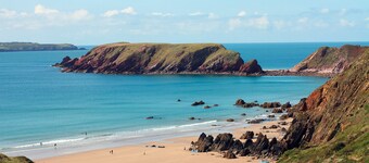 Ploughmans Cottage, Holiday Cottage Nr St Brides, Sleeps 5, 2 bedrooms,  bathrooms