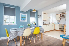 Microwave, dishwasher, coffee/tea maker, toaster - Ramsey View, Holiday property Llanunwas, Solva, Sleeps 6, 3 bedrooms,  bathrooms (Solva)