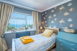 3 bedrooms, iron/ironing board, internet - Robin Hill, Holiday Cottage Tresaith, Sleeps 5, 3 bedrooms,  bathrooms (Cardigan)