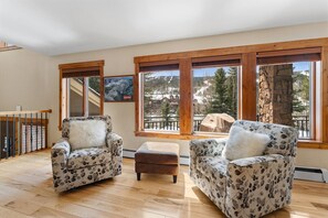 Télévision, cheminée