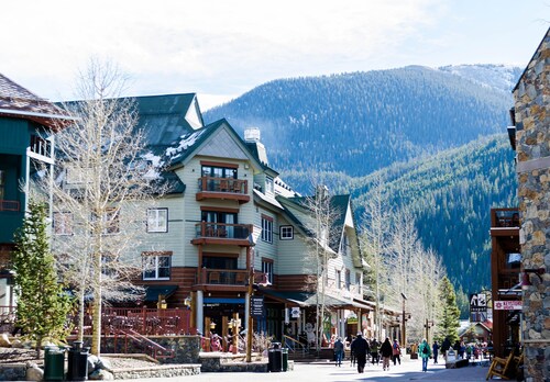 Easy Access to Keystone Resort, Private Balcony w/ Mountain Views & Seating!