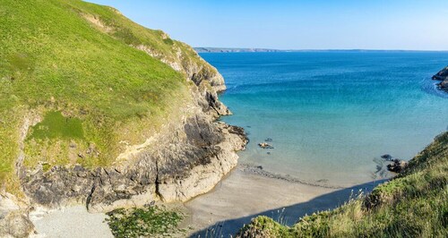 Rose Cottage, Holiday Cottage Lochvane, Nr Solva, Sleeps 4, 2 bedrooms,  bathrooms