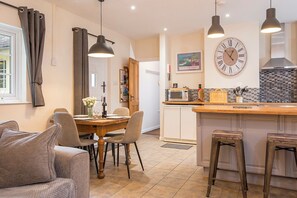 Dining - Salar, Holiday Cottage Lawrenny, Sleeps 4, 2 bedrooms,  bathrooms (Lawrenny)