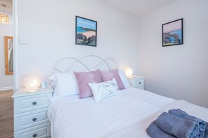 2 bedrooms, iron/ironing board, Internet - Sandgrove, Holiday Home Saundersfoot, Sleeps 4, 2 bedrooms,  bathrooms (Saundersfoot)