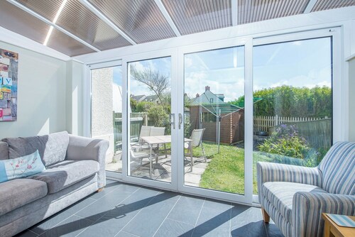 Sandy Toes, Holiday Home Broad Haven, Sleeps 4, 2 bedrooms,  bathrooms