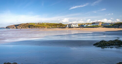 Sandy Toes, Holiday Home Broad Haven, Sleeps 4, 2 bedrooms,  bathrooms