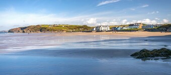 Sandy Toes, Holiday Home Broad Haven, Sleeps 4, 2 bedrooms,  bathrooms