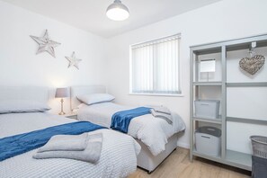 2 عدّة غرف نوم ومكواة/لوح كي وخدمة الإنترنت