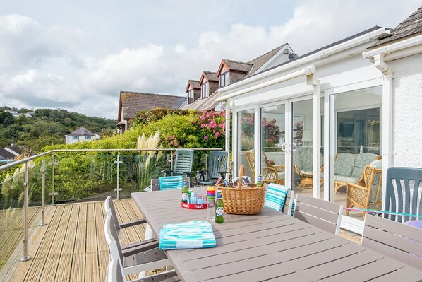 تناول الطعام بالخارج