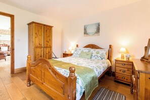1 bedroom, iron/ironing board, WiFi - Shepherds Cottage, Holiday Home Nr St Brides, Sleeps 2, 1 bedrooms,  bathrooms (Haverfordwest)
