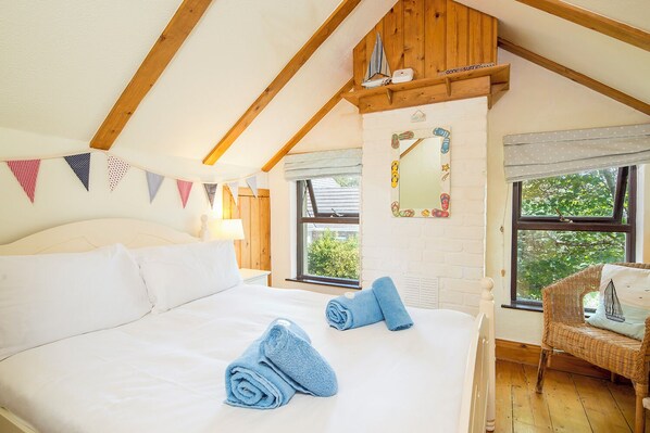 3 bedrooms, iron/ironing board, internet