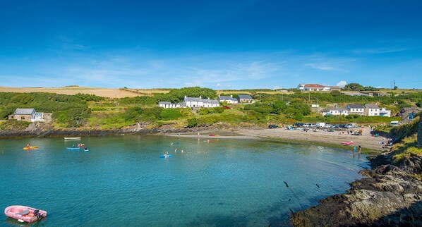 Beach - Swallows Rest, Holiday Home Croesgoch, Sleeps 6, 3 bedrooms,  bathrooms (Croesgoch)