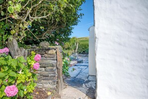 Exterior detail - Swn y Mor, Holiday Cottage Abereiddy, Sleeps 6, 3 bedrooms, bathrooms (Haverfordwest)