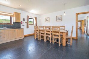 Dining - The Alders, holiday property Poppit Sands, Sleeps 10, 5 bedrooms, bathrooms (Cardigan)