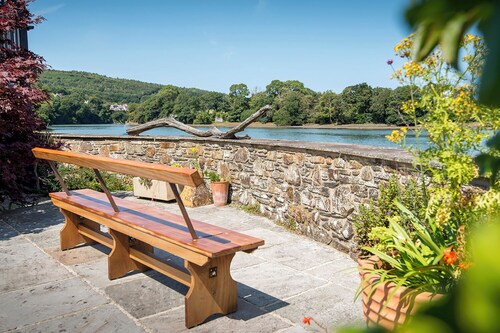 The Boathouse, Holiday Cottage St Dogmaels, Sleeps 2, 1 bedrooms,  bathrooms