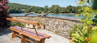 The Boathouse, Holiday Cottage St Dogmaels, Sleeps 2, 1 bedrooms,  bathrooms