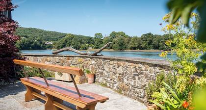 The Boathouse, Holiday Cottage St Dogmaels, Sleeps 2, 1 bedrooms, bathrooms