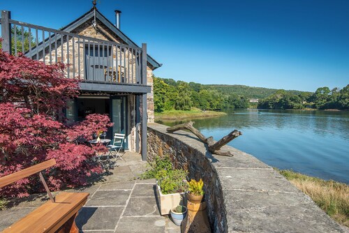 The Boathouse, Holiday Cottage St Dogmaels, Sleeps 2, 1 bedrooms,  bathrooms