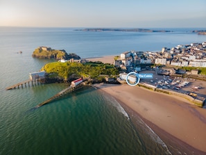 Beach - The Cabin, Holiday Apartment Tenby, Sleeps 6, 3 bedrooms,  bathrooms (Tenby)