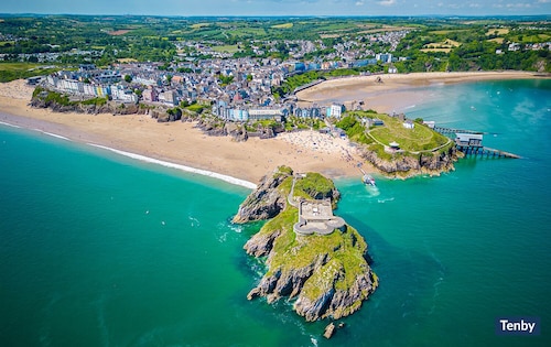 The Cabin, Holiday Apartment Tenby, Sleeps 6, 3 bedrooms,  bathrooms