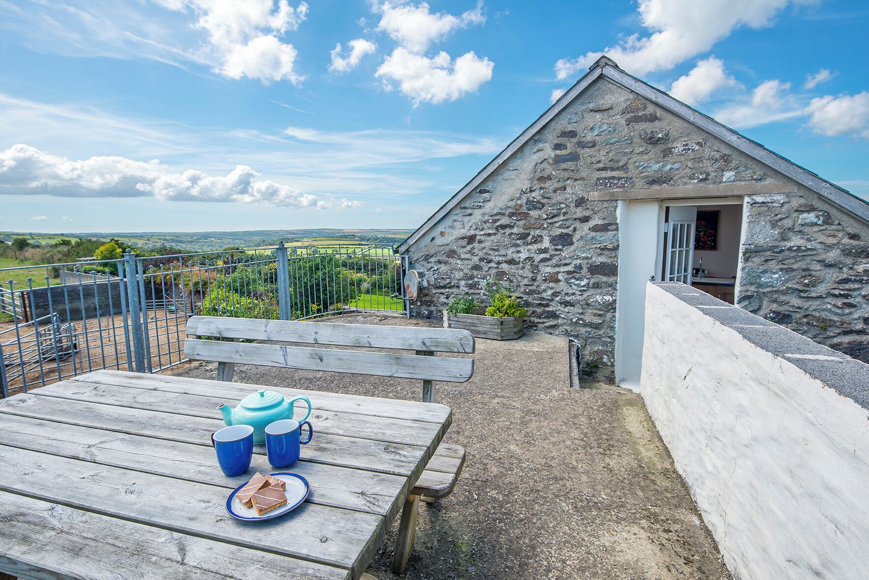 The Granary, holiday property Trecwn, Sleeps 2, 1 bedrooms,  bathrooms