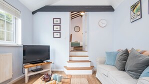 Unclassified image, 3 of 26, button - The Grapes, Holiday Cottage Penally, Sleeps 2, 1 bedrooms,  bathrooms (TENBY)