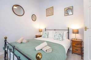 1 bedroom, iron/ironing board, Internet