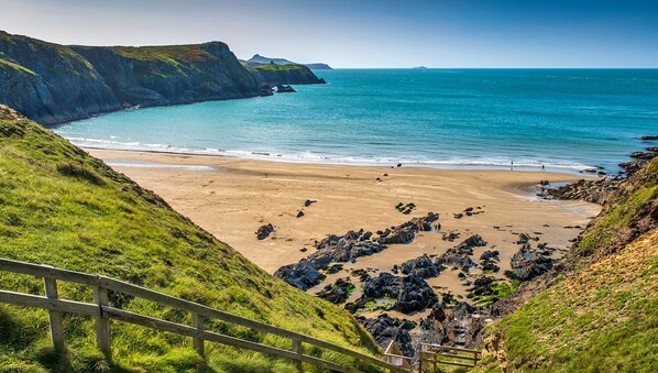 Beach - The Nant, Holiday Cottage Abereiddy, Sleeps 5, 3 bedrooms,  bathrooms (Haverfordwest)