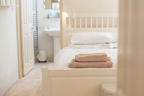 1 habitación, tabla de planchar con plancha y internet 