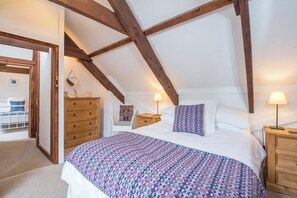 4 chambres, fer et planche à repasser, accès à Internet
