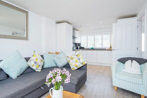 DVD player - The Rath Cottage, Holiday Cottage Saundersfoot, Sleeps 2, 1 bedrooms,  bathrooms (SAUNDERSFOOT)