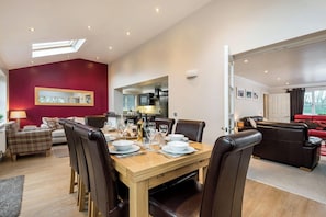 Dining - The Retreat, Holiday Home Little Haven, Sleeps 8, 4 bedrooms,  bathrooms (Little Haven)