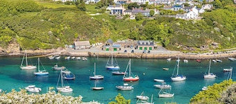 The Roost, Holiday Cottage Whitesands Bay, near St Davids, Sleeps 5, 2 bedrooms,  bathrooms