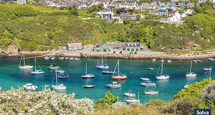 The Roost, Holiday Cottage Whitesands Bay, near St Davids, Sleeps 5, 2 bedrooms, bathrooms