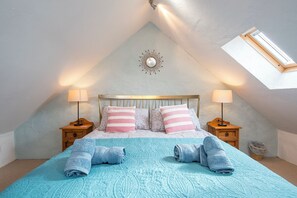 2 bedrooms, iron/ironing board, internet