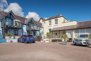 A residential area with houses, a blue car, and a silver car parked in front. - The Sail Loft, Holiday Apartment Admirals Mews, Saundersfoot, Sleeps 2, 1 bedrooms,  bathrooms (Saundersfoot)