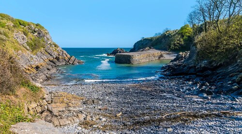 The Stables and Bullpen, Holiday Cottage Castlemartin, Sleeps 6, 3 bedrooms,  bathrooms