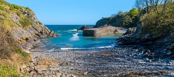 The Stables and Bullpen, Holiday Cottage Castlemartin, Sleeps 6, 3 bedrooms,  bathrooms
