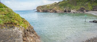 The Swan, Holiday Cottage Little Haven, Sleeps 4, 2 bedrooms, bathrooms