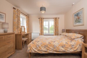 3 室のベッドルーム、アイロン / アイロン台、インターネット