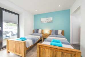 2 bedrooms, iron/ironing board, internet - Tower Cottage, Holiday Cottage Bonville’s Court Country Park, Saundersfoot, Sleeps 4, 2 bedrooms,  bathrooms (Saundersfoot)