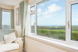 DVD player - Trefisheg Bungalow, Holiday home Strumble Head, Sleeps 6, 3 bedrooms,  bathrooms (Strumble Head)