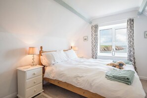 2 habitaciones y tabla de planchar con plancha 