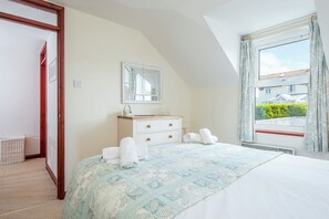 3 bedrooms, iron/ironing board, Internet