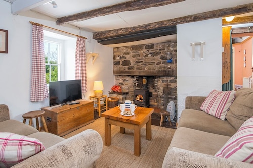 Ty Canol, Holiday Cottage Pwll Deri, Strumble Head, Sleeps 6, 3 bedrooms,  bathrooms