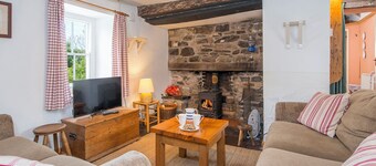 Ty Canol, Holiday Cottage Pwll Deri, Strumble Head, Sleeps 6, 3 bedrooms,  bathrooms