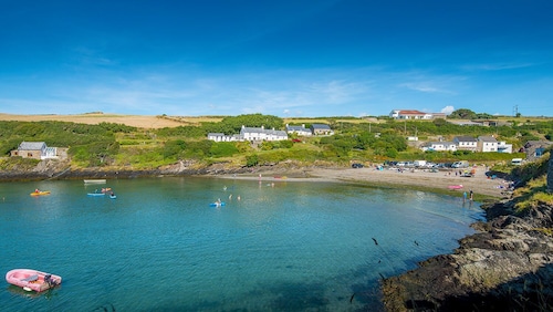 Ty Draw, Holiday Cottage Trefin, Sleeps 3, 2 bedrooms,  bathrooms
