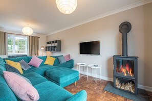 Living area - Ty Lwcus, Holiday Cottage Penally, Sleeps 6, 3 bedrooms,  bathrooms (Tenby)