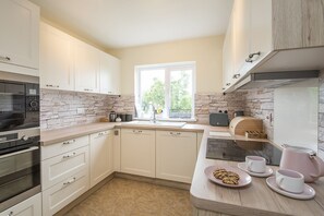 Microwave, dishwasher, toaster, cookware/dishes/utensils - Ty Lwcus, Holiday Cottage Penally, Sleeps 6, 3 bedrooms,  bathrooms (Tenby)